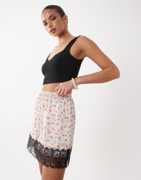 ASOS DESIGN - Mini-jupe en satin à petites fleurs et bordures dentelle - Blanc - view 1
