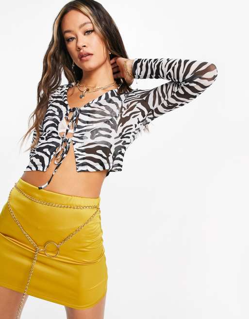 ASOS DESIGN - Mini-jupe en satin stretch avec ceinture - Doré , 3 de 4