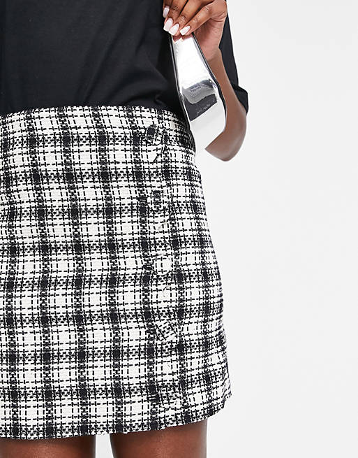 ASOS DESIGN - Mini-jupe en tissu bouclé avec boutons et carreaux - Noir et  blanc | ASOS