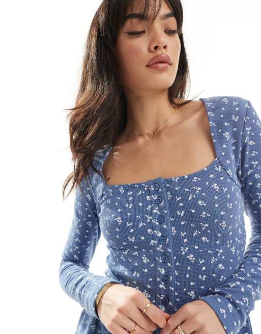 ASOS DESIGN Mini jupe patineuse a manches longues imprime a pois et encolure carree ASOS