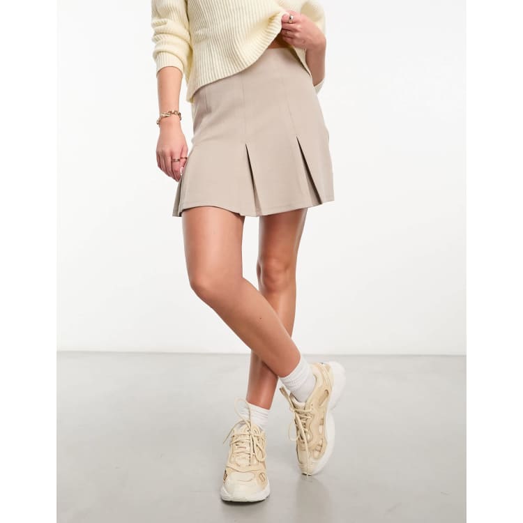 ASOS DESIGN Mini jupe plissee en serge Taupe ASOS