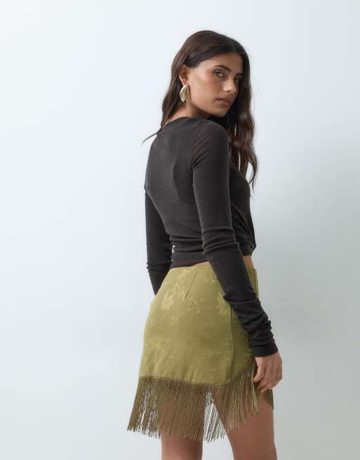 ASOS DESIGN mini-jupe taille basse à franges en jacquard kaki, 4 de 5