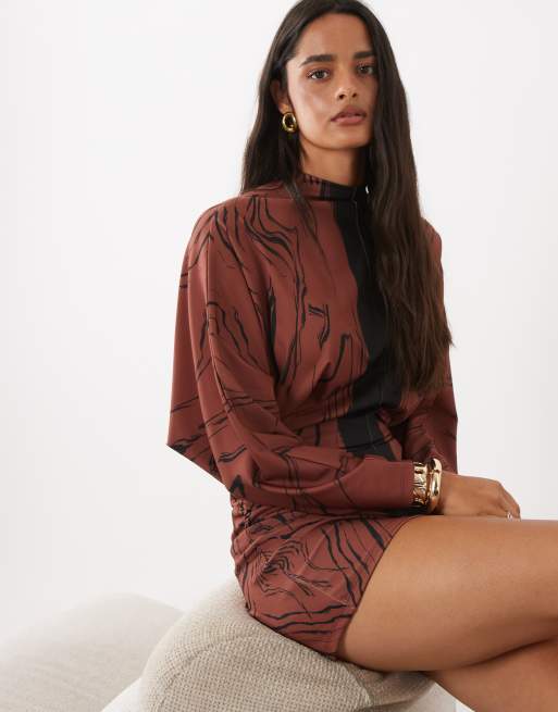 ASOS DESIGN mini jurk met aangezette hals en batwingmouwen met dierenprint, 3 van 4