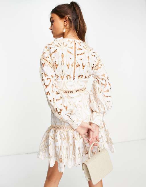 ASOS DESIGN - Mini jurk met gebloemd kant, strook en contrasterende afwerking, 2 van 4