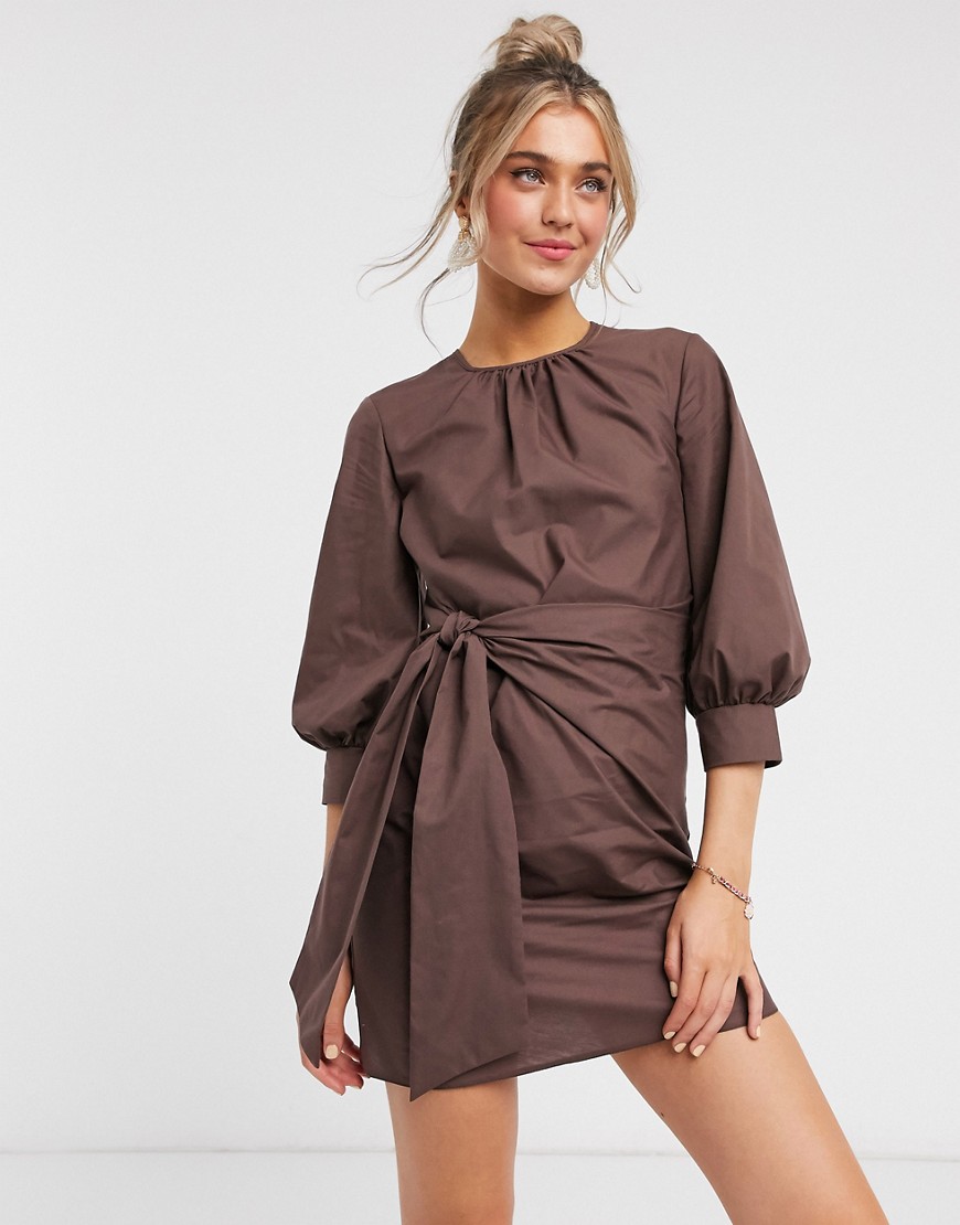 ASOS DESIGN - Mini-jurk met geknoopte voorkant van katoen in bruin