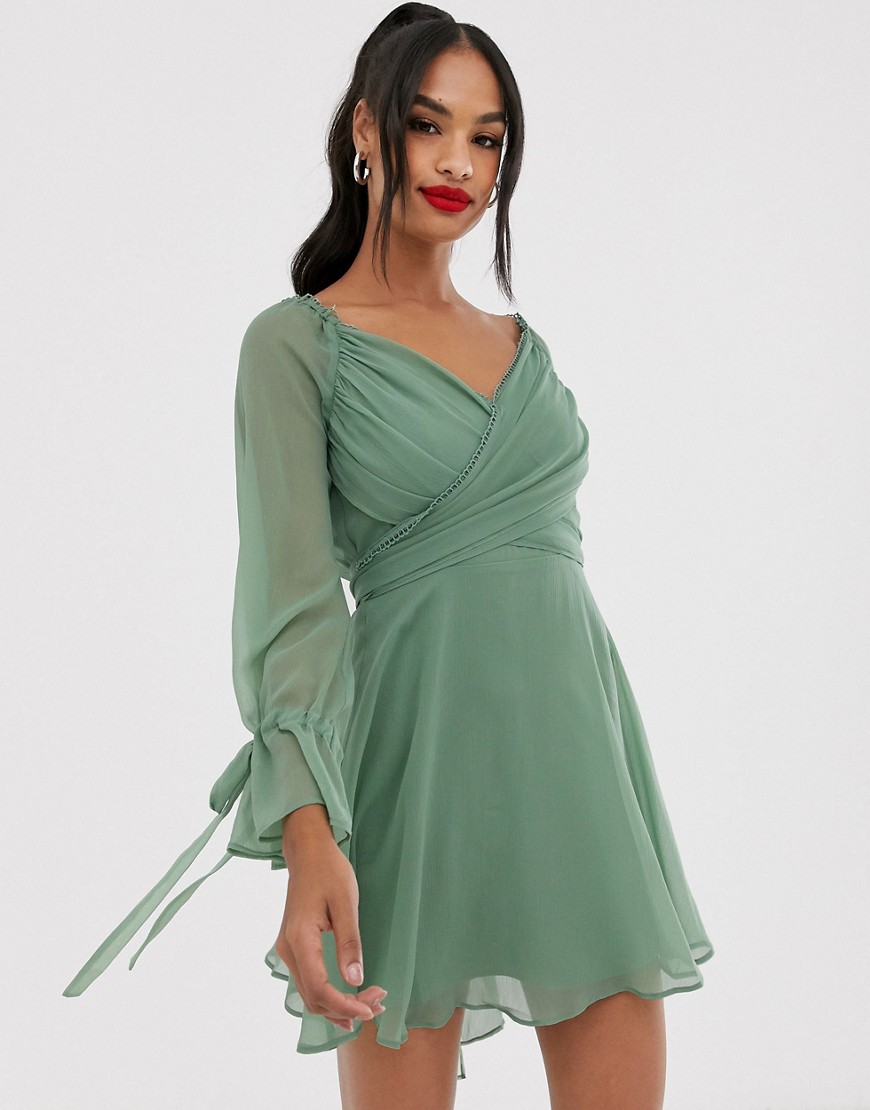 ASOS DESIGN - Mini-jurk met gelaagde rok, kanten rand en overslag bij de taille-Groen