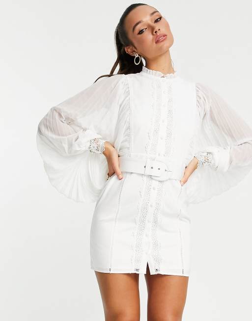 ASOS DESIGN - Mini jurk met geplooide mouwen en kanten afwerking in wit