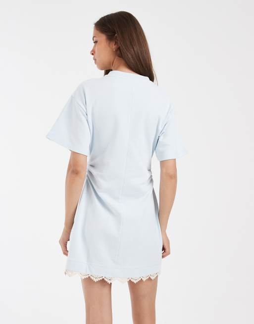 ASOS DESIGN mini jurk met getailleerde taille en kantdetail in lichtblauw, 4 van 4