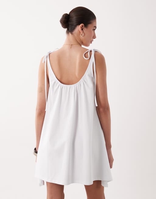 ASOS DESIGN - Mini jurk met lage ronde hals en gestrikte schouders in wit, 4 van 4