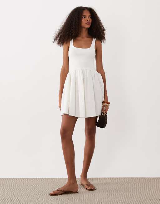ASOS DESIGN - Mini jurk met lage ronde hals, geribbeld lijfje en rok van popeline in wit, 2 van 4