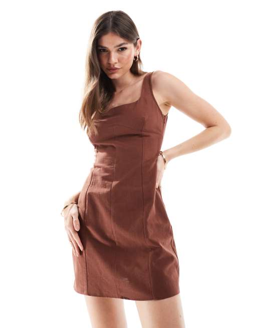 ASOS DESIGN - Mini-jurk met linnenlook, lage ronde hals en siernaden in bruin