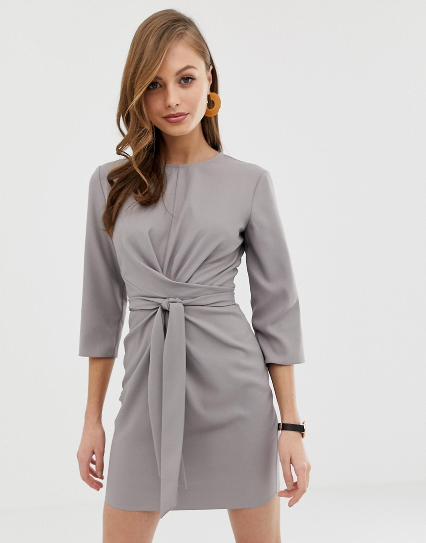 ASOS DESIGN - Mini-jurk met overslag en strik-Beige