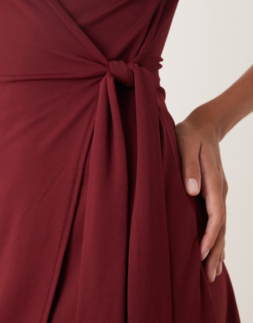 ASOS DESIGN - Mini-jurk met overslag, gestrikte voorkant en kapmouwtjes in bordeauxrood, 3 van 4