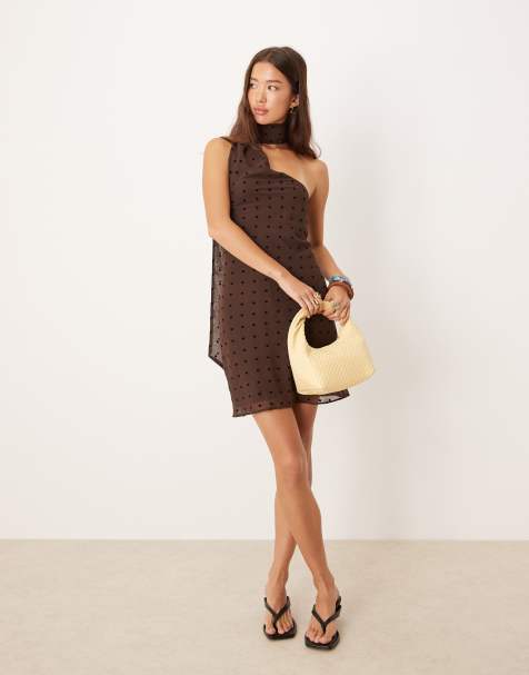 ASOS DESIGN - Mini jurk met overslag, sjaal en geflockte stippen in bruin - view 1