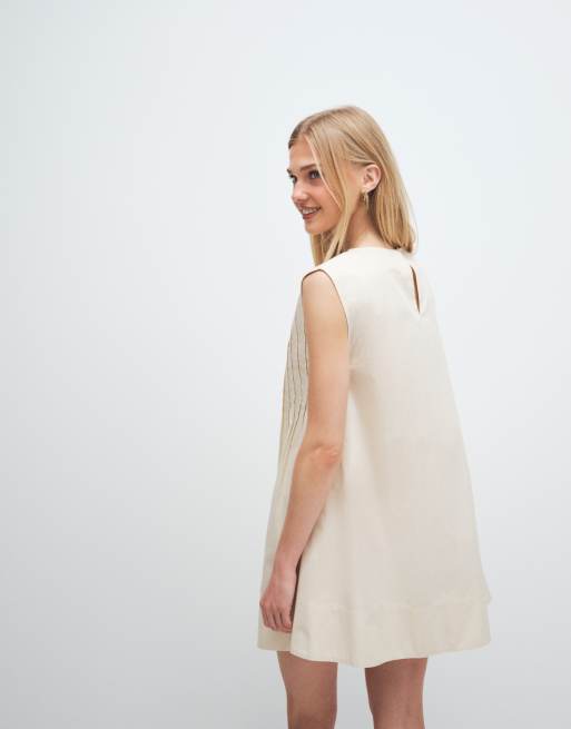 ASOS DESIGN - Mini jurk met rechte hals en plat gestikte plooitjes in crème, 3 van 7