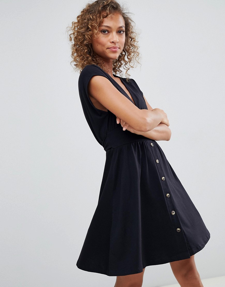 ASOS DESIGN - Mini-jurk met riem en imitatie tortoise knopen-Zwart
