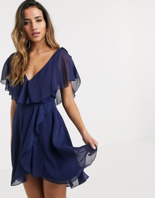 ASOS DESIGN - Mini-jurk met split aan de mouwen, cape en gestrikte schouderbandjes-Marineblauw