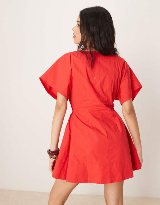 ASOS DESIGN - Mini-jurk met V-hals, korte mouwen en smalle plat gestikte plooien in rood, 4 van 4