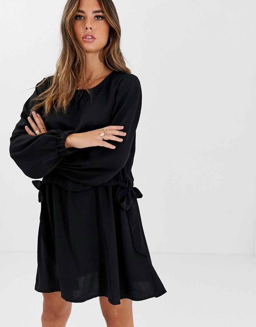 ASOS DESIGN - Mini-jurk om aan te schieten met gerimpelde taille en lange mouwen-Zwart