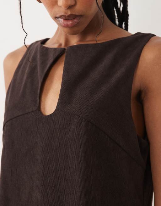ASOS DESIGN - Mini jurk van corduroy met rechte hals en uitsnijding in chocoladebruin, 3 van 4