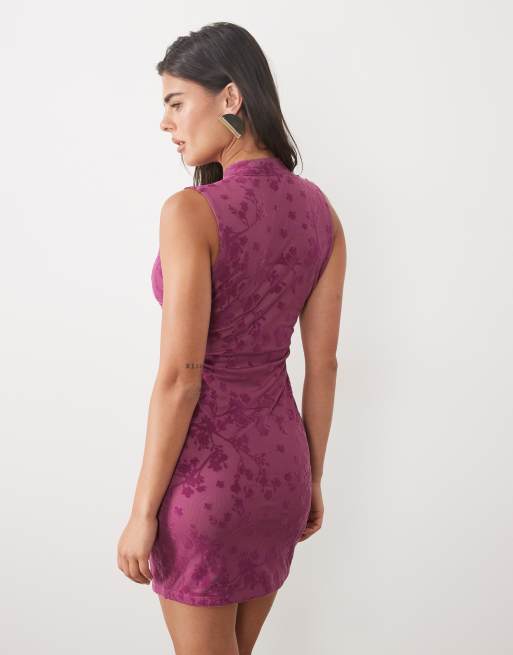 ASOS DESIGN mini jurk van flocked mesh met mandarijnkraag in pruimkleur, 4 van 4