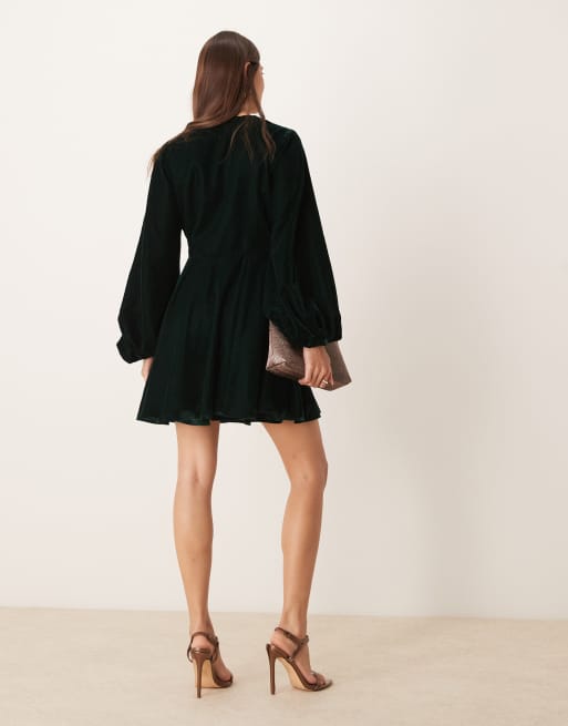 ASOS DESIGN Mini jurk van fluweel met uitsnijdingen en lange