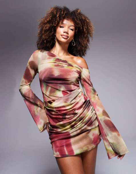ASOS DESIGN - Mini jurk van mesh met blote schouders, ruches en klokkende mouwen in vervaagde roze print - view 1