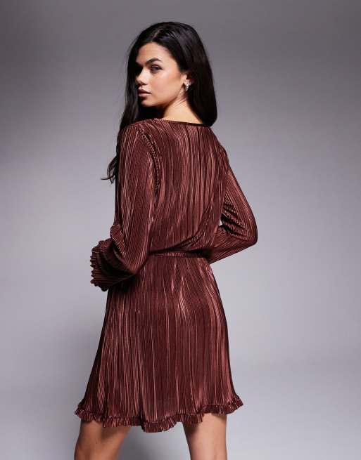 ASOS DESIGN - Mini jurk van plissé met lange mouwen, gestrikte taille en ruches in chocoladebruin, 2 van 4