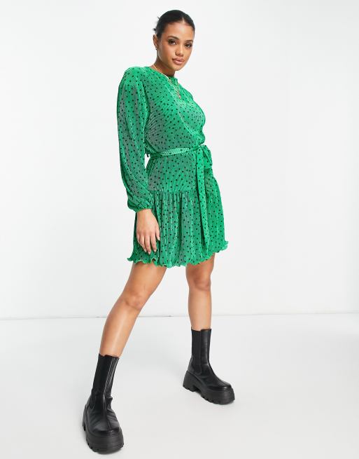 ASOS DESIGN - Mini-jurk van plissé met riem en stippenprint in groen en zwart 