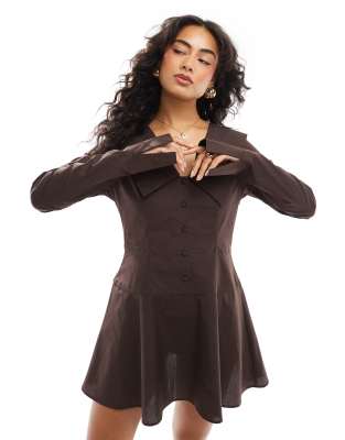 ASOS DESIGN - Mini-jurk van popeline met oversized kraag en diep decolleté in chocoladebruin - view 1
