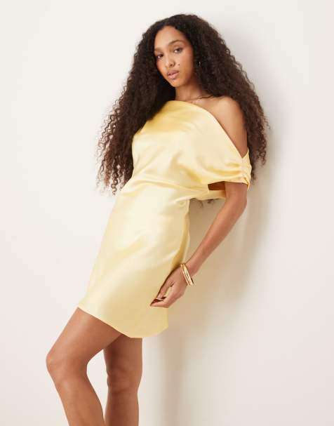 ASOS DESIGN - Mini jurk van satijn met drapering en blote schouder in lichtgeel - view 1