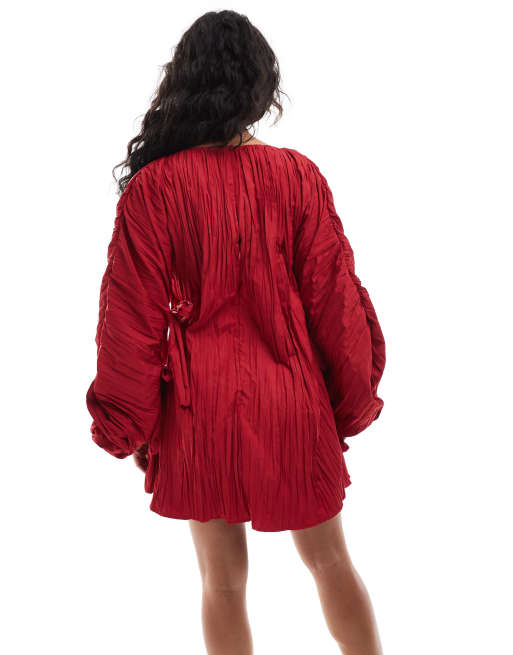ASOS DESIGN - Mini-jurk van satijn met structuur en kreukeffect en oversized mouwen in rood, 4 van 4