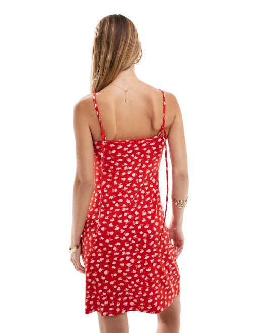 ASOS DESIGN – Mini-Kleid in Rot mit Blümchenmuster, Camisole-Design und gesmokter Brustpartie, 4 von 4