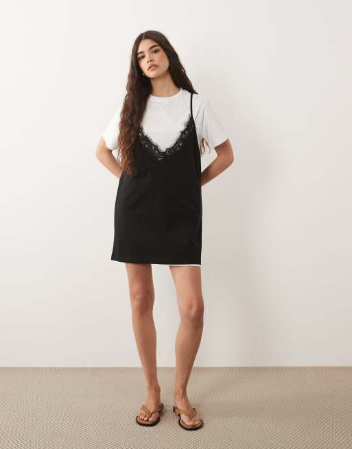 ASOS DESIGN Mini-Kleid mit kurzen Ärmeln und Spitzen-Overlay in Weiß und Schwarz, 2 von 4