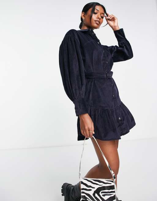 ASOS DESIGN - Mini-overhemdjurk van corduroy met gesp in marineblauw, 4 van 4