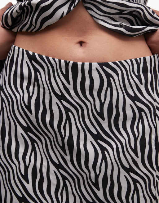 ASOS DESIGN mini pelmet skort with split in zebra print, 3 of 5