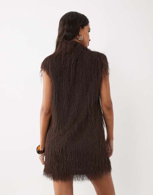 ASOS DESIGN mini robe sans manches duveteuse à col cheminée couleur chocolat, 4 de 4