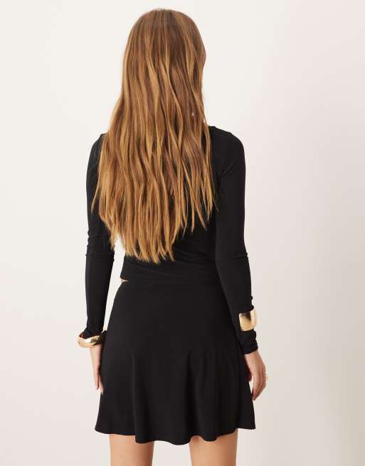 ASOS DESIGN - Mini rok van gladde stom met gerimpelde zoom in zwart, deel van co-ord set, 2 van 5