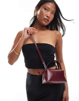 ASOS DESIGN - Mini sac à main texturé avec bandoulière - Rouge cerise