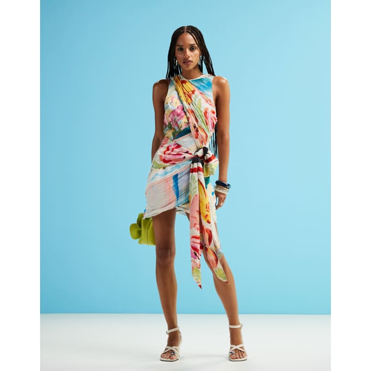 print tie dress Printed Neck Long Sleeve Maxi Air Force Blue / S The Light Blue Print Tie Strap Midi Dress features adjustable tie straps and a flattering Vneckline for an effortlessly feminine fit ASOS DESIGN mini scarf print