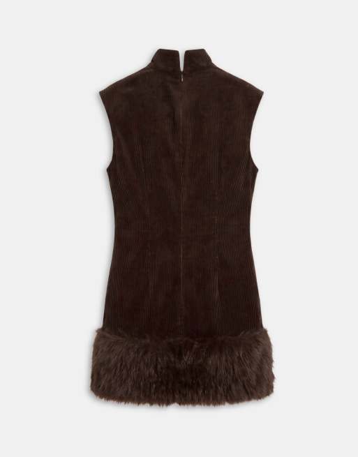 ASOS DESIGN Mini Shift-Kleid mit Saum in Cordoptik in Schokobraun, 5 von 7