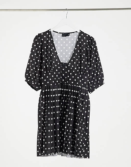 Women mini short sleeve pleated dress with button detail in black and white spot 