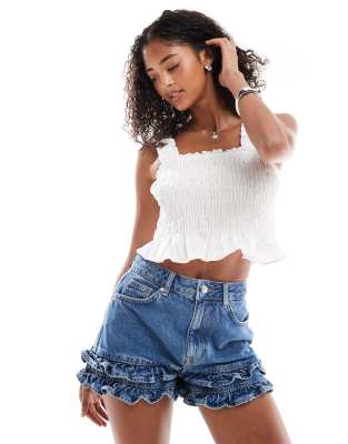 ASOS DESIGN - Mini-short volanté en denim - Bleu moyen