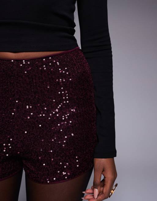 ASOS DESIGN – Mini-Shorts in Beerenrot mit durchgehendem Paillettenbesatz, 4 von 5
