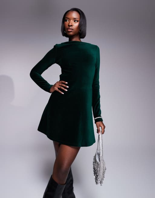 ASOS DESIGN – Mini-Skater-Kleid aus Samt-Cord in Tannengrün mit V-Rückenausschnitt, 4 von 4