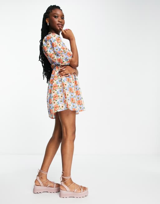 ASOS DESIGN Mini Skater Kleid mit geraffter Brustpartie Puffarmeln und auffallendem Blumenmuster