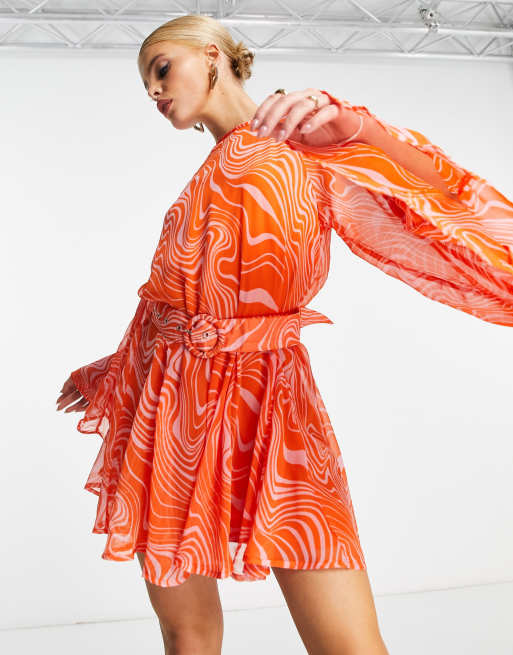 ASOS DESIGN - Mini skaterjurk met godet-plooien en uitlopende mouwen in rood met wervelprint