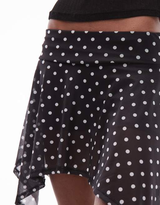 ASOS DESIGN - Mini-skort met zakdoekzoom en stippen in zwart en wit, 2 van 5