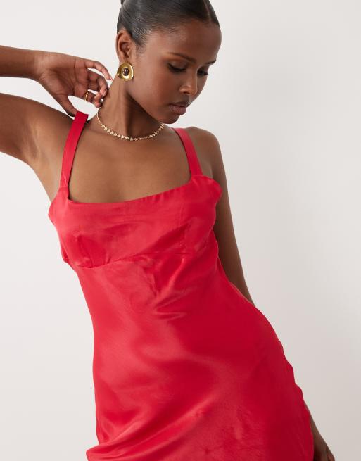 ASOS DESIGN - Mini slipdress van satijn met naaddetail in rood, 2 van 4