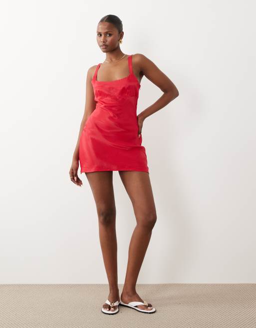 ASOS DESIGN - Mini slipdress van satijn met naaddetail in rood, 3 van 4